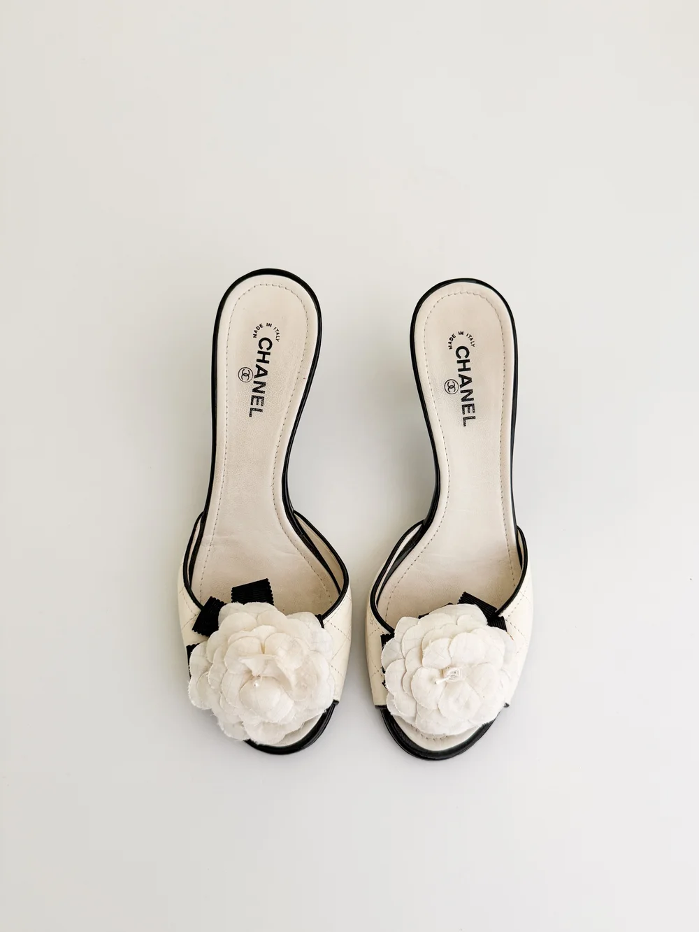 Chanel 2007 Ivory & Black Camellia Sandal Heels (IT 36) — sororité.